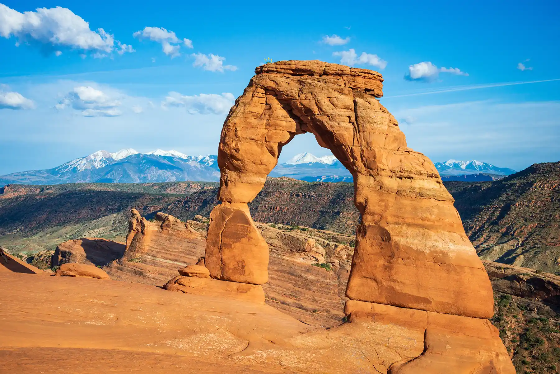 shutterstock_2433659019 badlands national park hiking