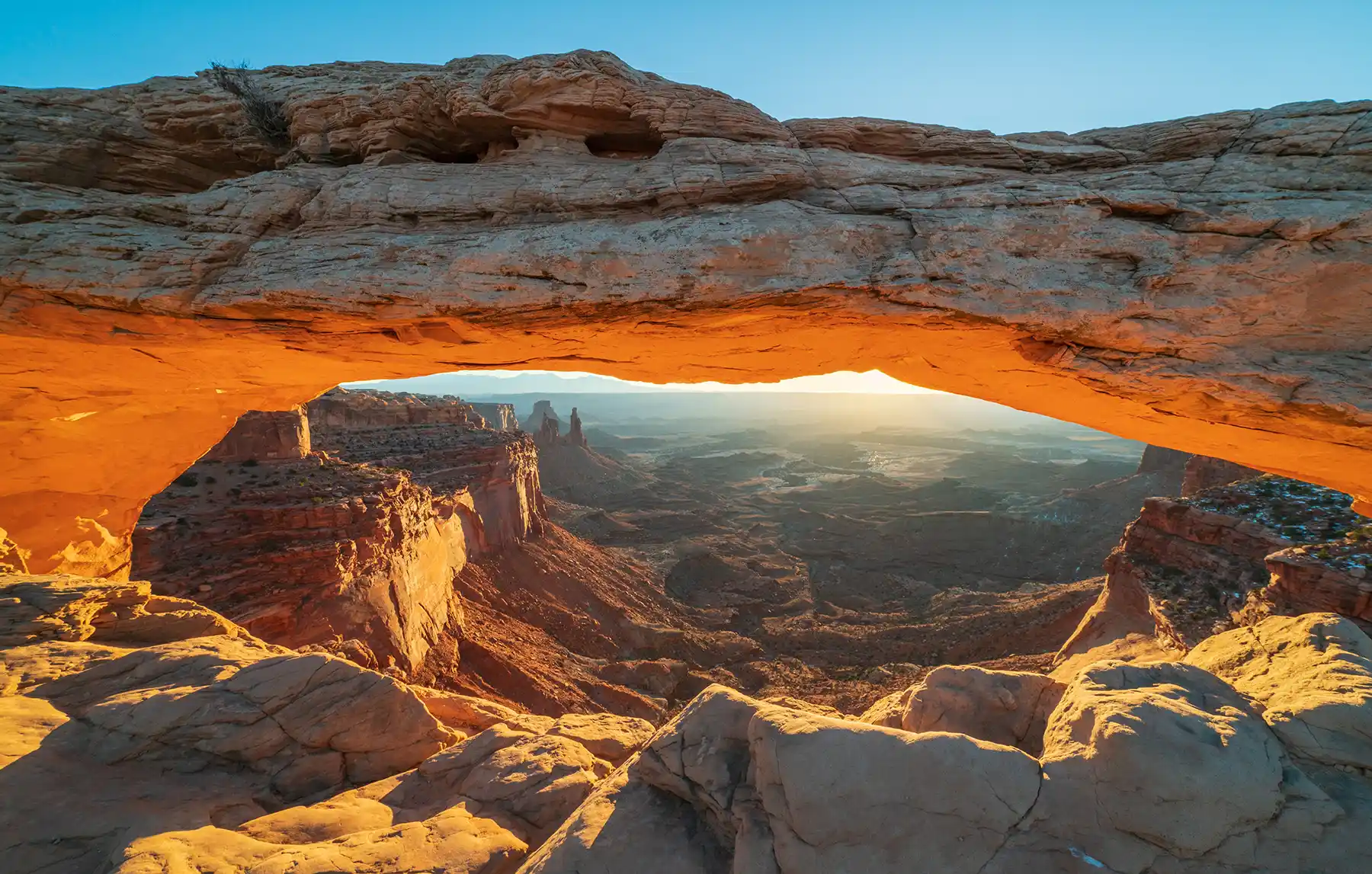 shutterstock_2437037497 arches national park trails